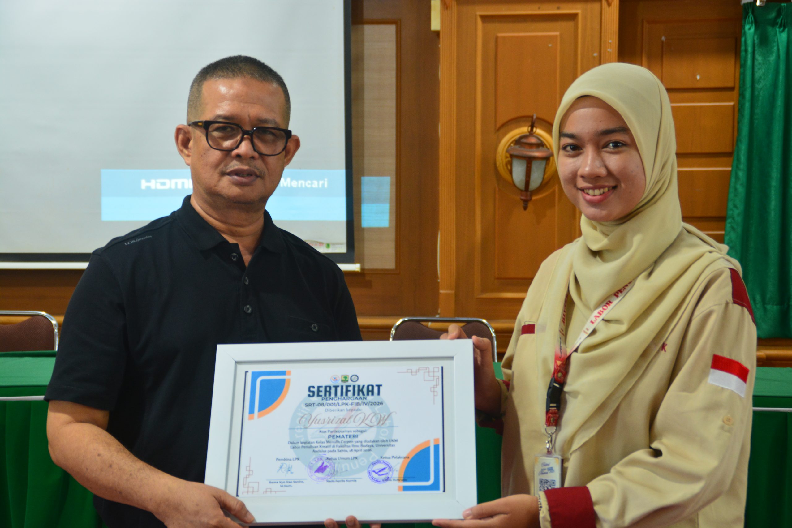 Mengasah Kreativitas Mahasiswa, LPK Unand Hadirkan Yusrizal KW